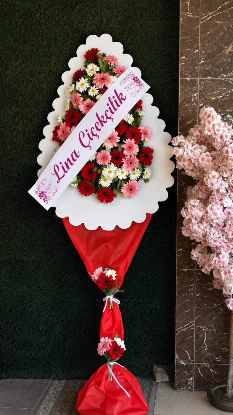 Çelenk için hazırlanan Lina Çiçekçilik tasarımı